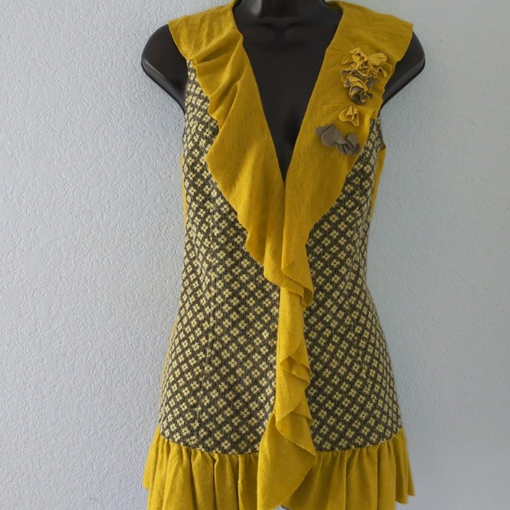 Lulumari Vest w/ Flower Details (Medium)